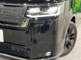 【LEDヘッドライト】悪天候や夜間走行時も良好な視界を確保し安心して運転できる高輝度LEDヘッドライトを装備!点灯速度が早く、消費電力も抑えられています。
