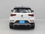 トランクルームの開閉方法は、VWのエンブレム部分が取っ手になります。パワーテールゲートを採用しております。