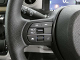 ステアリングスイッチ付き。前方から目を離すことなく操作することが可能です。