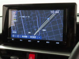 ディーラーオプションの純正9インチSDナビを装備しております。