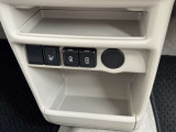 シートヒーター機能付き☆シートがポカポカしてきて心地いいですよ★スマホの充電などができるUSBソケットが2個ございます☆