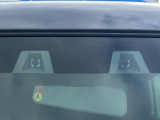 【スズキ セーフティサポート】走行中に前方の車両等を認識し、衝突しそうな時は警報とブレーキで衝突回避と被害軽減をアシスト。より安全にドライブをお楽しみいただけます。