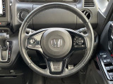 【純正革巻きステアリング】上質な革を使用することで、手にしっかり馴染みとても運転しやすいハンドルです♪