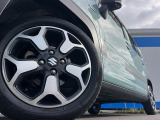 【純正15インチアルミホイール】外観にマッチした純正アルミホイールを装着しております。各種社外アルミホイールや、スタッドレスタイヤも取扱いしております。是非ご相談ください♪