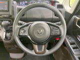 ステアリングも使用感が少なく、きれいな状態となっております♪