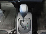 素早いシフトチェンジができるゲート式。長い下り坂も安心のBレンジ付、エンジンブレーキでしっかり減速します。