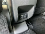充電用USB端子付き。スマートフォンなどの充電に便利です。