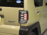 LEDテールライトです。省電力、高輝度のLEDは明るく照らすので夜間運転時の視認性を高めます。スタイリッシュな見た目で細かいところもこだわりたいあなたに!