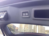 パワーリフトゲートです。ワンタッチでハッチバックを開ける事ができます。