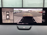 狭い場所での駐車やすれ違いなどでより的確な運転操作に役立つ360&deg;ビューモニターが装備されています。