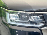 【LEDヘッドライト】悪天候や夜間走行時も良好な視界を確保し安心して運転できる高輝度LEDヘッドライトを装備!点灯速度が早く、消費電力も抑えられています。