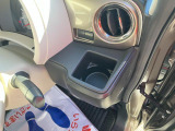 運転席ドリンクホルダーです。