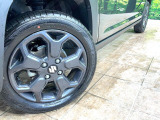 【純正15インチアルミホイール】外観にマッチした純正アルミホイールを装着しております。各種社外アルミホイールや、スタッドレスタイヤも取扱いしております。是非ご相談ください♪