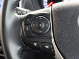 ステアリングスイッチ付き。前方から目を離すことなく操作することが可能です。