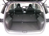 荷室広々。後席を倒して大きい荷物や長い荷物の積み込み可能に。