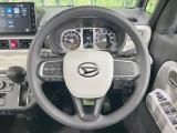 インテリアに合わせたデザインのステアリングは、運転される方のことも考え、運転しやすい形状、大きさです。是非一度、実際に触ってお確かめください。