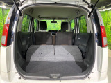 普段のお買い物や通勤、送迎等に十分な荷室スペースを確保しております。セカンドシートを倒すと、大きな荷物の積載も可能です♪
