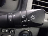 【オートライト】車外の明るさに応じて、自動的にライトの点灯・消灯をしてくれます。