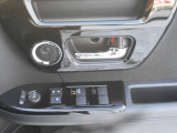 <パワーウィンドウ>運転席で全座席の窓をラクラク操作!元気なお子様やワンちゃんのイタズラも防いでいただけますよ!