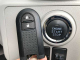 【プッシュエンジンスタート】鍵をカバンやポケットから入れたまま、スタートボタンでエンジン始動・停止をワンタッチで行えます!