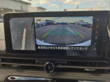 アラウンドビューモニター(全周囲カメラ)搭載!前席の液晶モニターに自車両を情報から撮影したような映像を表示♪車両周囲の状況を把握できるようにし、スムーズな駐車が可能になります!