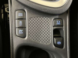 ハイブリッド走行モード選択、トラクションコントロール(横滑り防止機能)、電動パーキングブレーキ等のスイッチが配置されています。