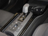 電動パーキングブレーキ・ブレーキホールドを装備してます。ホールド機能は信号待ちが多い一般道で疲労軽減になり、大好評です!