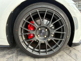 17インチENKEIホイール、Bremboキャリパー装着しています。