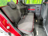 後部座席も気になるようなキズ・汚れやへたり等、大きなダメージはなく、良好な状態です。