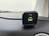 狭い駐車場などでの運転でも、有ると便利に使えるコーンバーセンサーを装備しています。