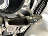 【オートライト】周りの明るさに応じて自動でヘッドライトの点灯・消灯ができる機能です!ライトの付け忘れ・消し忘れなどが無くなり、雨の日や夕方の走行も安心!トンネル通過時も便利ですね♪