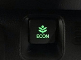 ★ECONスイッチ★ エコドライブを加速しよう!スイッチをONにすると、運転の仕方によるロスを抑え込み燃費をよくするようクルマが頑張ります(*^ー^*)燃費向上にチャレンジ♪
