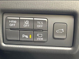 【パワーバックドア】スマートキーや運転席のボタンを押すだけでリアゲートが自動で開閉します!荷物を持っている時や、高い位置にあるバックドアを閉める際に便利な機能です♪