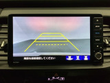 バックでの車庫入れも安心です! リアカメラが付いているバックモニター付のナビを装備しております。操作線もついており距離感も画面から確認できます。