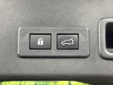 【パワーバックドア】スマートキーや運転席のボタンを押すだけでリアゲートが自動で開閉します!荷物を持っている時や、高い位置にあるバックドアを閉める際に便利な機能です♪