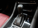 アクセルペダルを踏み込む量や速さに応じて変速パターンを最適制御し、人馬一体の運転感覚を発揮してくれる6速オートマ!