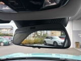 後続車のヘッドライトの眩しさを自動で軽減してくれます!