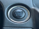 エンジン始動はプッシュエンジン!鍵を差し込む必要がありません☆エンジン始動前に鍵を探す手間が省けますね(*^^*)