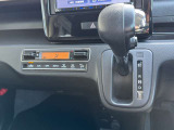 シフトとエアコンが一緒の位置にあるので、操作が便利☆オートエアコンなので細かな温度調節が可能です(*^^*)