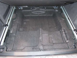 トランク下にも収納スペースが装備