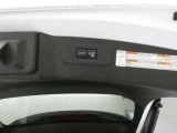 【パワーバックドア】パワーバックドア装着車です。ボタンを押すだけ、力要らずでドアの開閉が可能になります。