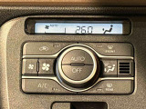 車内空調は&rdquo;AUTOエアコン&rdquo;にお任せ。運転に集中出来ますよ!