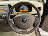 握りやすいステアリングです。