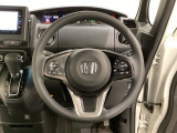 ハンドルにHondaセンシング系のクルーズコントロールやレーンキープアシストなどのスイッチと、オーディオの操作スイッチが装備されています。ハンドルから手を離さず安全に操作できます。