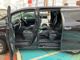 当店では、自社で仕入れした厳選車両を、多数展示しております。リーズナブルなお車を多数在庫しております。掘り出し物を探しにいらしてください。