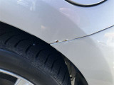 傷等が御座いますので、現車をご覧になって状態を確認をして下さい。修理をご希望の方は有償になりますが、弊社板金工場にて修理可能です!詳細はスタッフにご相談ください!