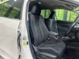 【運転席10WAYパワーシート】リクライニングからシートリフターまで、スイッチ一つで簡単にシートの微調整が可能!自分に最適なシートポジションにセットして、快適なドライブをお楽しみください。