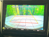 【バックカメラ】駐車時に後方がリアルタイム映像で確認できます。大型商業施設や立体駐車場での駐車時や、夜間のバック時に大活躍!運転スキルに関わらず、今や必須となった装備のひとつです!