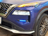 【LEDヘッドライト】悪天候や夜間走行時も良好な視界を確保し安心して運転できる高輝度LEDヘッドライトを装備!点灯速度が早く、消費電力も抑えられています。