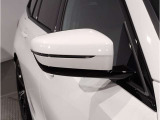 【BMWミラー】視認性の高いスタイリッシュなミラー。自動防眩機能も付いており夜間のドライビングをサポートします。